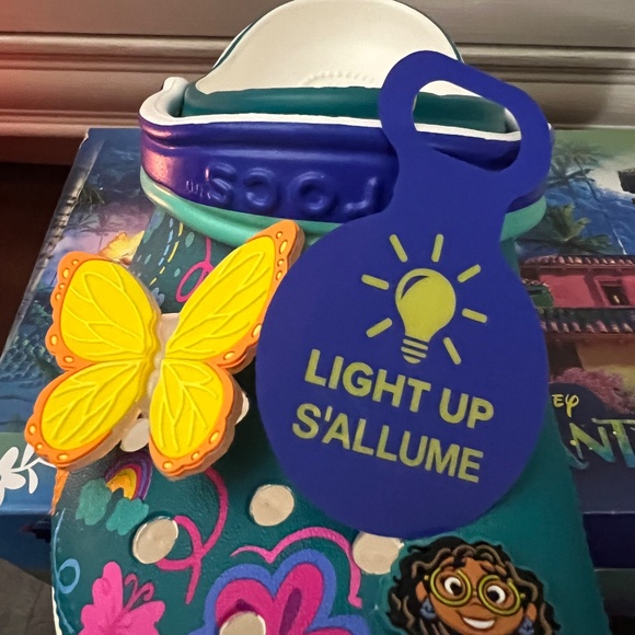 Disney Crocs Clogs Mirabel Juniors 6 Women’s 8 - Picture 6 of 12